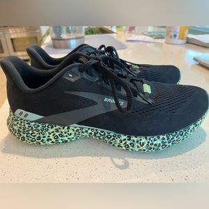 Brooks Launch 8 Run Wild Sneakers in size womens 11